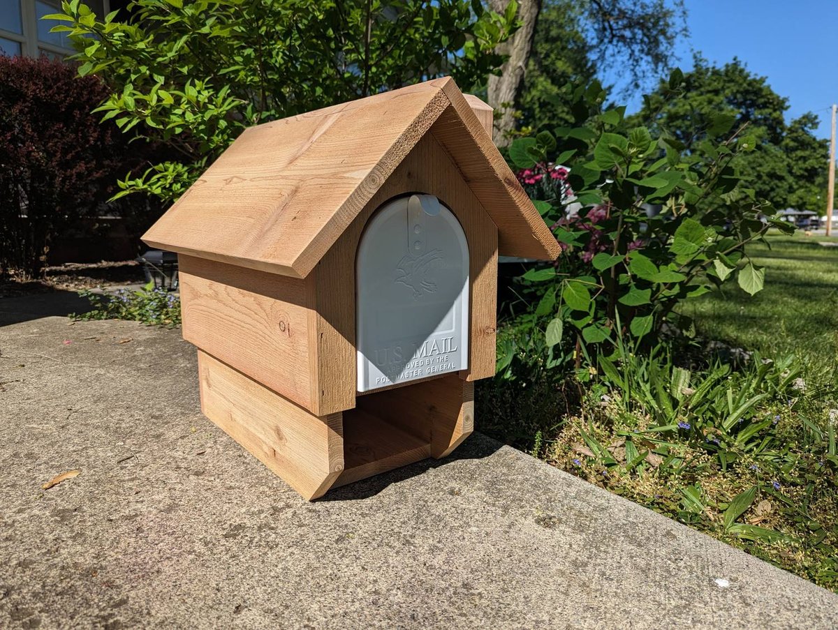 Cedar mailbox photo